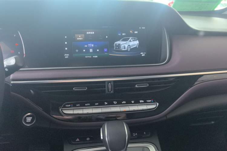 Used GAC Trumpchi M6 2021 PRO 270T DCT Luxury Edition Audio And AC Panel