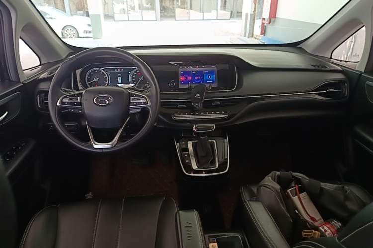 Used GAC Trumpchi M6 2021 270T DCT Luxury Edition (7 Seats) Center Console
