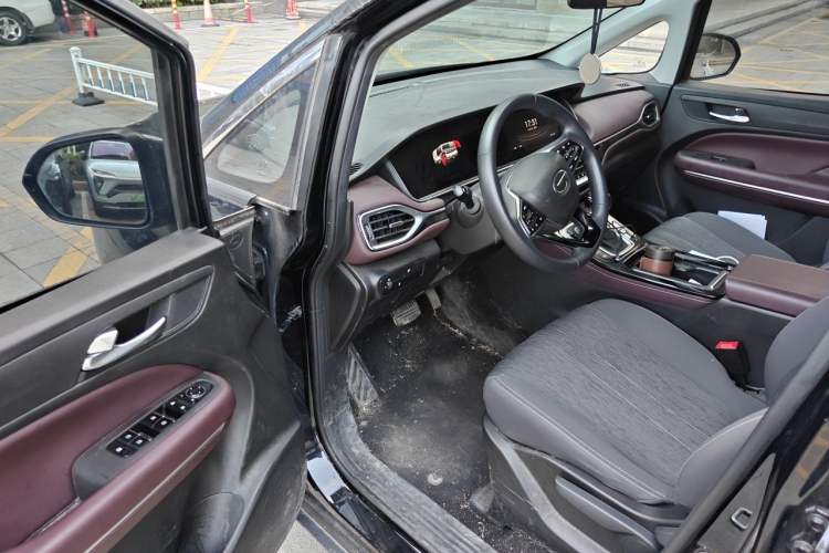 Used GAC Trumpchi M6 2021 270T DCT Elite Edition (7-seater) Driver Seat