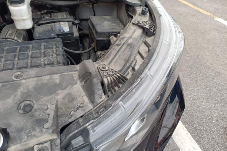 Used GAC Trumpchi M6 2021 PRO 270T DCT Luxury Edition Engine Bay Left