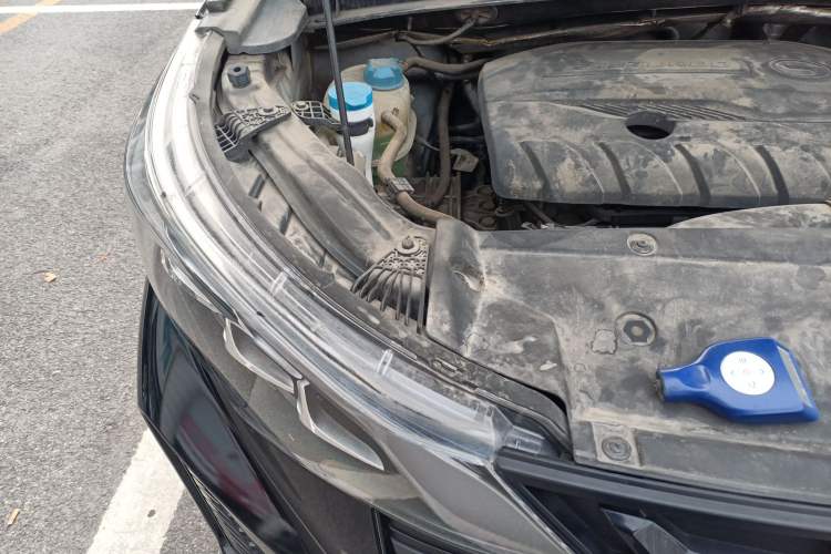 Used GAC Trumpchi M6 2021 PRO 270T DCT Luxury Edition Engine Bay Right