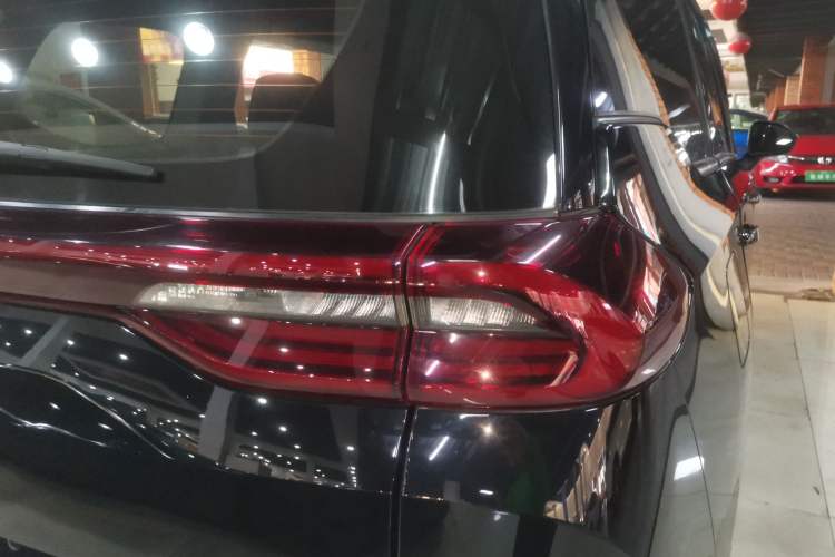 Used GAC Trumpchi M6 2021 PRO 270T Automatic Luxury Edition Exterior 6