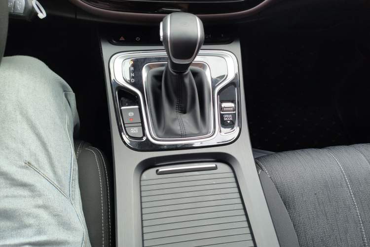 Used GAC Trumpchi M6 2021 PRO 270T Automatic Luxury Edition Gear Lever