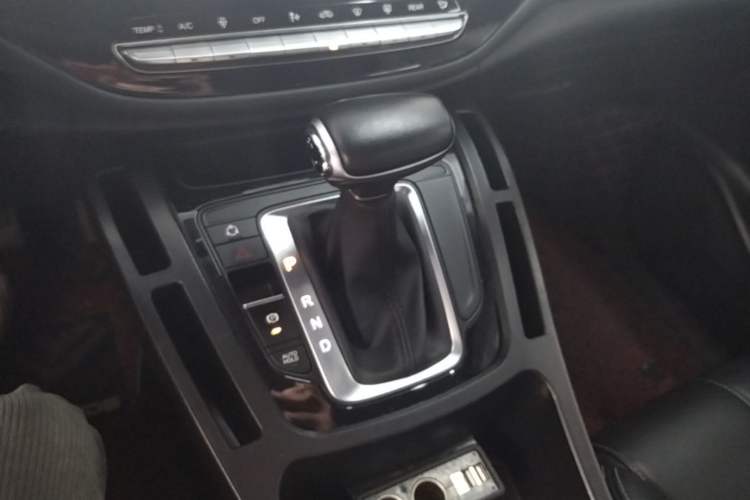 Used GAC Trumpchi M6 2021 270T DCT Luxury Edition (7 Seats) Gear Lever
