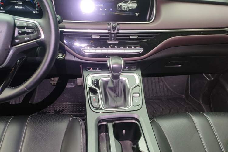 Used GAC Trumpchi M6 2021 270T DCT Luxury Edition (6-seater) Gear Lever