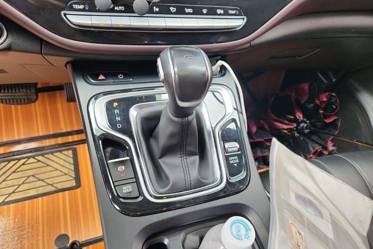 Used GAC Trumpchi M6 2021 270T DCT Prestige Edition (7-seater) Gear Lever