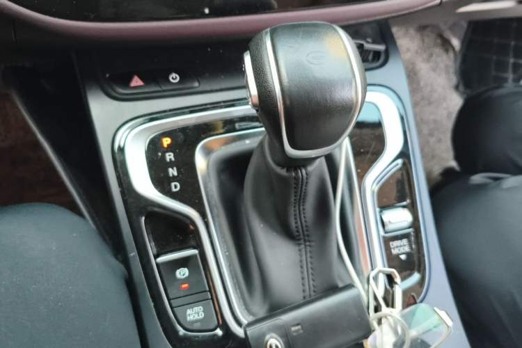 Used GAC Trumpchi M6 2021 PRO 270T DCT Luxury Edition Gear Lever