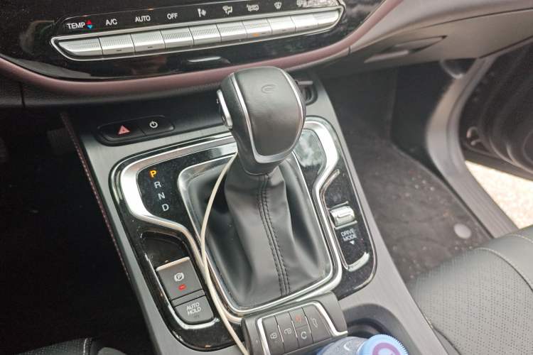 Used GAC Trumpchi M6 2021 PRO 270T DCT Luxury Edition Gear Lever