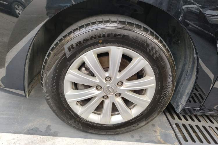 Used GAC Trumpchi M6 2021 PRO 270T Automatic Luxury Edition Left Front Wheel Hub