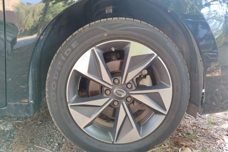 Used GAC Trumpchi M6 2021 PRO 270T Automatic Luxury Edition Right Front Wheel Hub