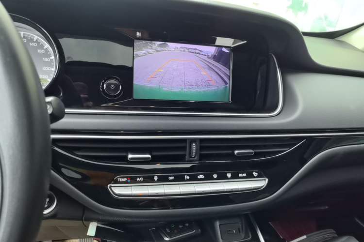 Used GAC Trumpchi M6 2021 270T DCT Luxury Edition (7 Seats) Audio And AC Panel