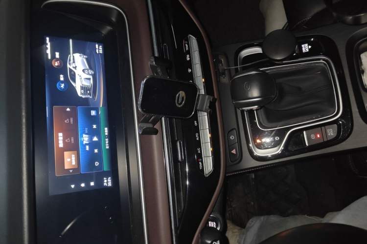 Used GAC Trumpchi M6 2021 PRO 270T DCT Luxury Edition Audio And AC Panel