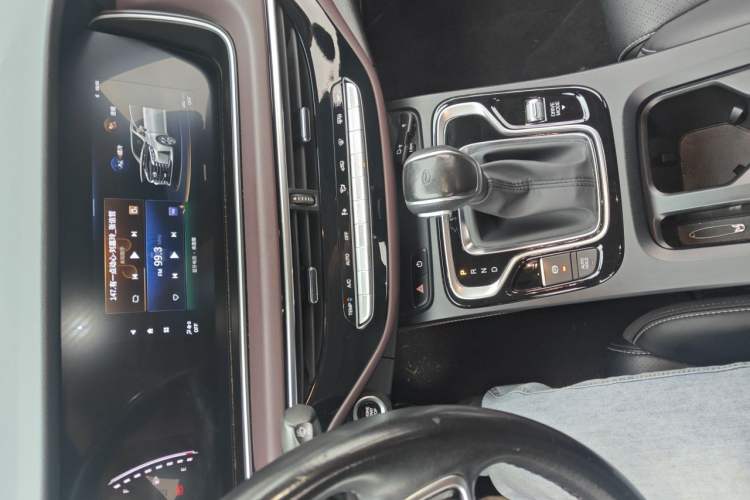 Used GAC Trumpchi M6 2021 PRO 270T DCT Luxury Edition Audio And AC Panel