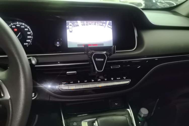 Used GAC Trumpchi M6 2021 270T DCT Luxury Edition (7 Seats) Audio And AC Panel