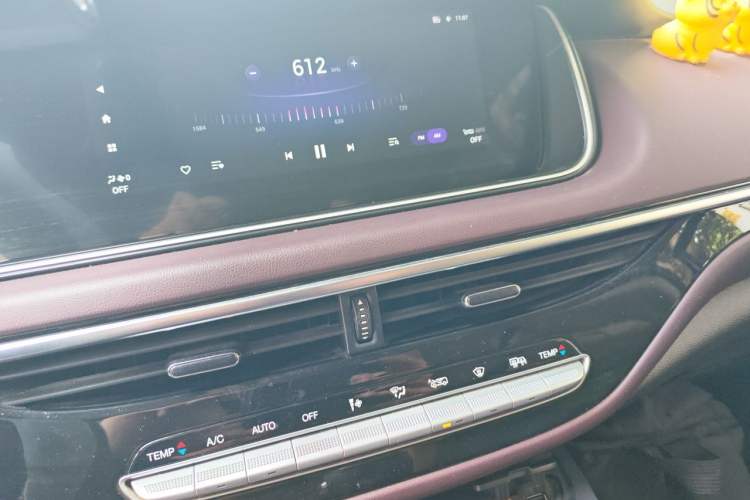 Used GAC Trumpchi M6 2021 PRO 270T Automatic Luxury Edition Audio And AC Panel