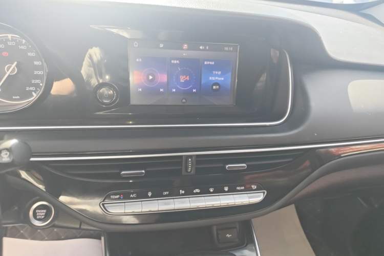 Used GAC Trumpchi M6 2021 270T DCT Luxury Edition (7 Seats) Audio And AC Panel