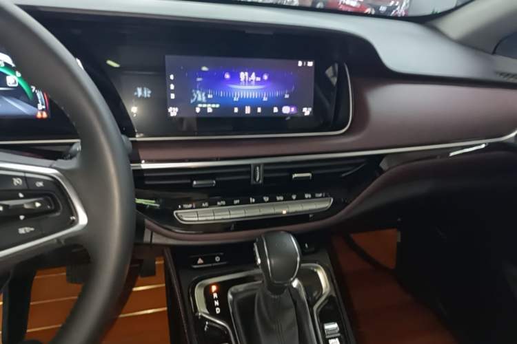 Used GAC Trumpchi M6 2021 PRO 270T DCT Luxury Edition Audio And AC Panel