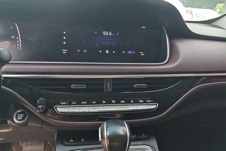 Used GAC Trumpchi M6 2021 270T DCT Prestige Edition (6-seater) Audio And AC Panel