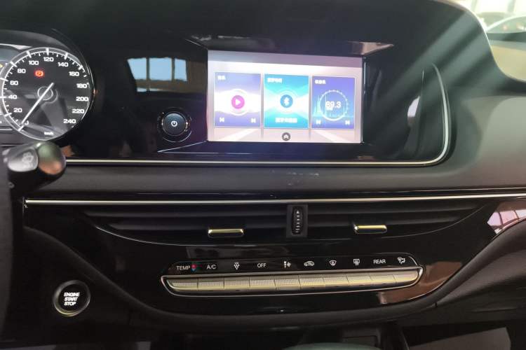 Used GAC Trumpchi M6 2021 270T DCT Luxury Edition (7 Seats) Audio And AC Panel