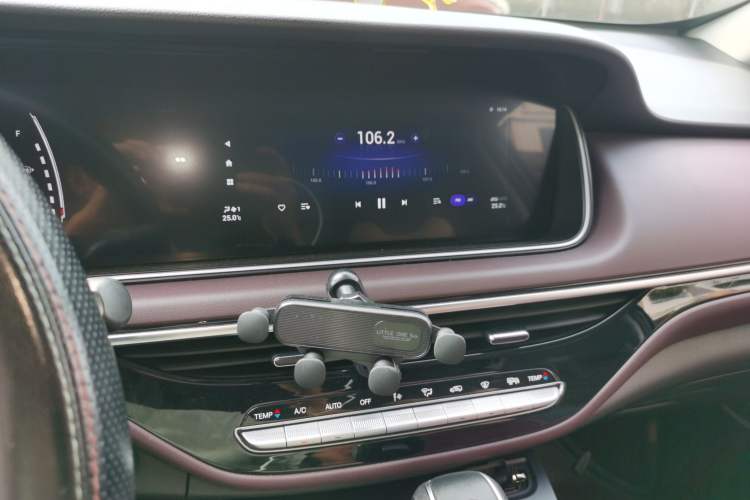 Used GAC Trumpchi M6 2021 PRO 270T DCT Luxury Edition Audio And AC Panel