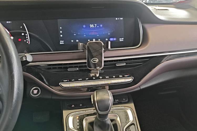 Used GAC Trumpchi M6 2021 PRO 270T DCT Luxury Edition Audio And AC Panel