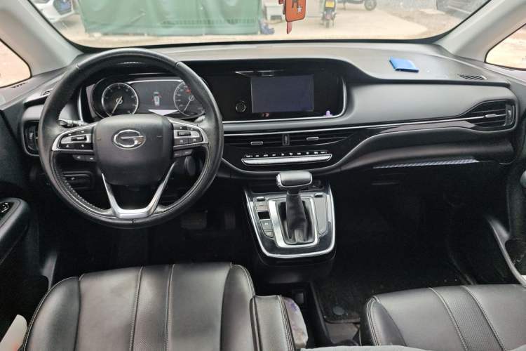 Used GAC Trumpchi M6 2021 270T DCT Luxury Edition (7-seater) Center Console