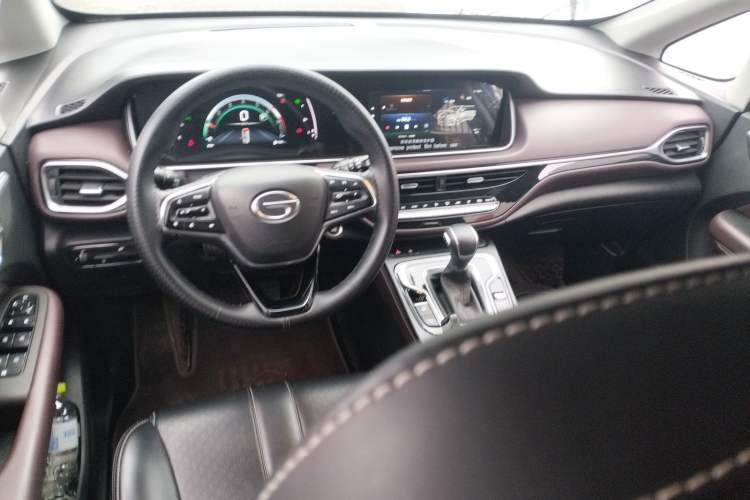 Used GAC Trumpchi M6 2021 270T DCT Elite Edition (7-seater) Center Console