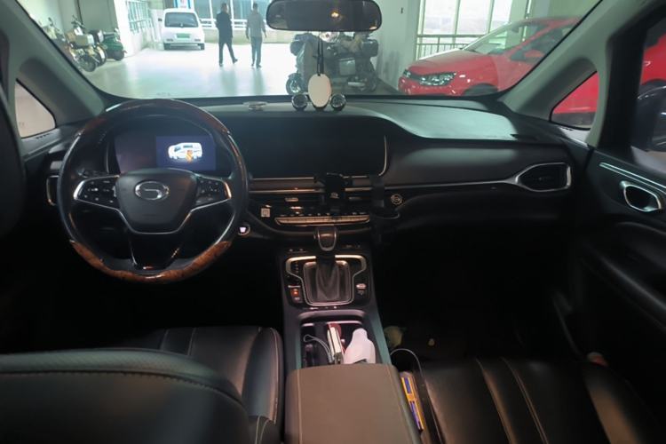 Used GAC Trumpchi M6 2021 270T DCT Elite Edition (7-seater) Center Console