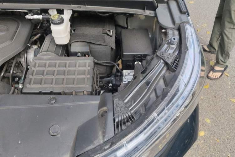 Used GAC Trumpchi M6 2021 PRO 270T Automatic Luxury Edition Engine Bay Left