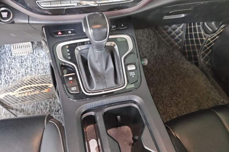 Used GAC Trumpchi M6 2021 PRO 270T Automatic Luxury Edition Gear Lever
