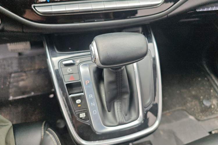Used GAC Trumpchi M6 2021 270T DCT Luxury Edition (7-seater) Gear Lever