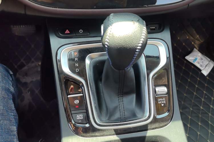 Used GAC Trumpchi M6 2021 PRO 270T Automatic Luxury Edition Gear Lever