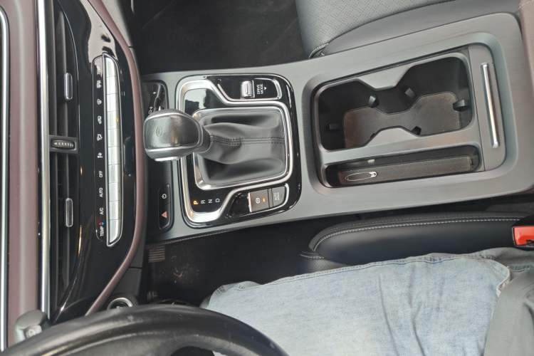 Used GAC Trumpchi M6 2021 PRO 270T DCT Luxury Edition Gear Lever