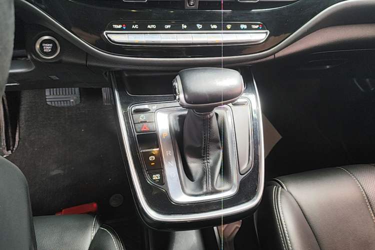 Used GAC Trumpchi M6 2021 270T DCT Luxury Edition (6-seater) Gear Lever