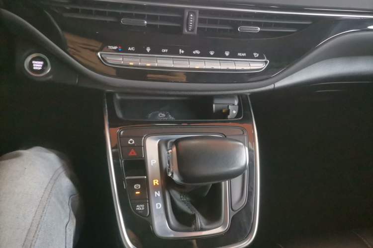 Used GAC Trumpchi M6 2021 270T DCT Luxury Edition (7 Seats) Gear Lever