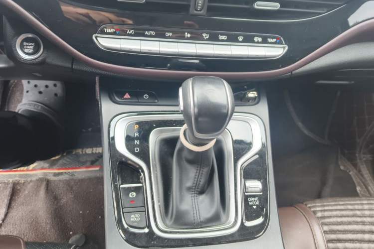Used GAC Trumpchi M6 2021 270T DCT Prestige Edition (7-seater) Gear Lever