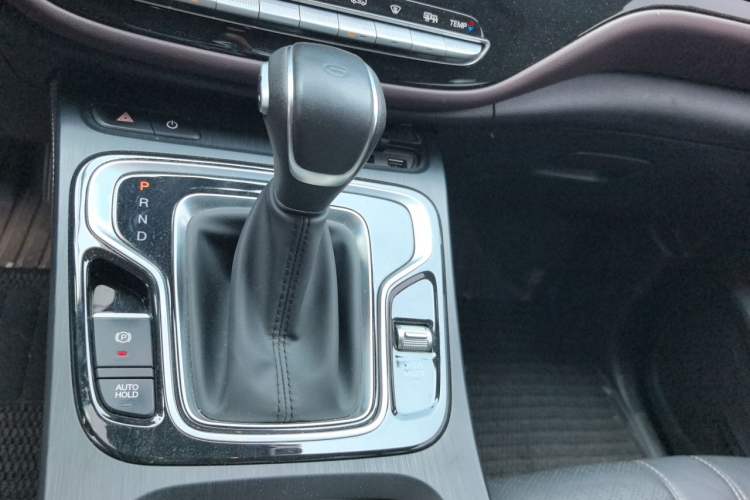 Used GAC Trumpchi M6 2021 PRO 270T DCT Luxury Edition Gear Lever