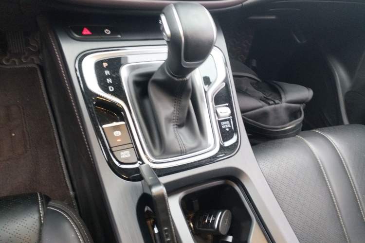 Used GAC Trumpchi M6 2021 270T DCT Elite Edition (7-seater) Gear Lever