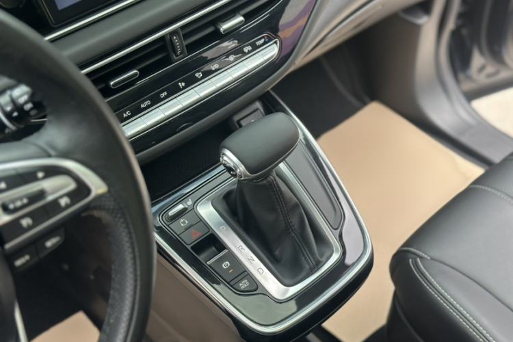 Used GAC Trumpchi M6 2021 270T DCT Luxury Edition (7-seater) Gear Lever