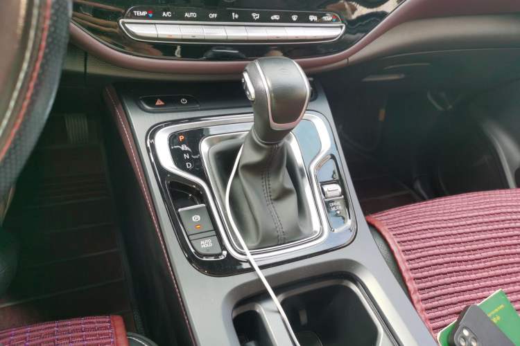 Used GAC Trumpchi M6 2021 PRO 270T DCT Luxury Edition Gear Lever
