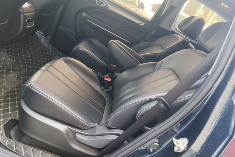 Used GAC Trumpchi M6 2021 270T DCT Prestige Edition (7-seater) Left Rear Seat