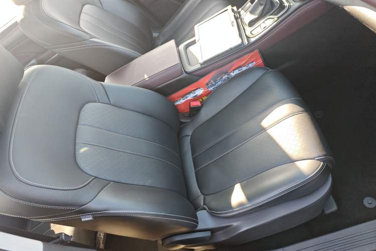 Used GAC Trumpchi M6 2021 PRO 270T DCT Luxury Edition Right Front Seat
