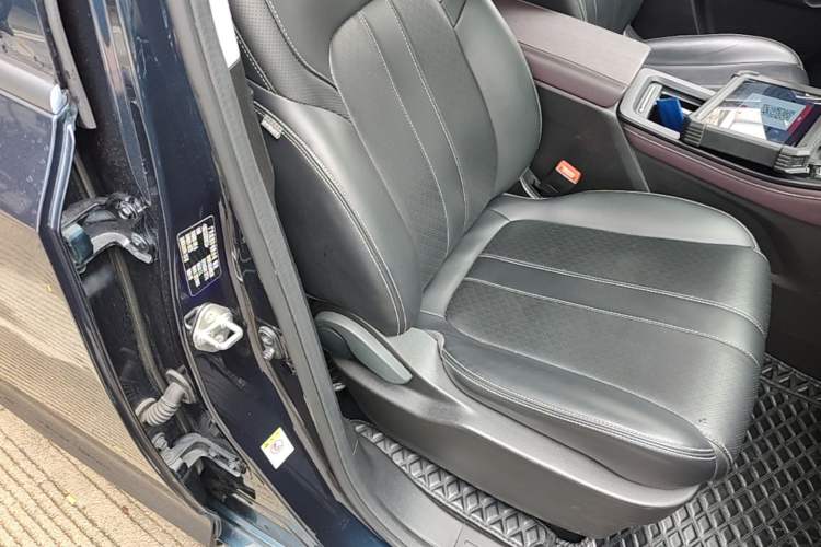 Used GAC Trumpchi M6 2021 PRO 270T DCT Luxury Edition Right Front Seat