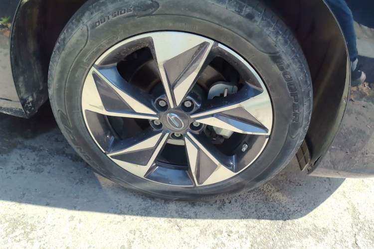 Used GAC Trumpchi M6 2021 PRO 270T Automatic Luxury Edition Right Front Wheel Hub