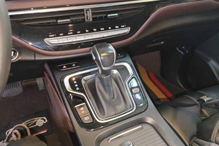 Used GAC Trumpchi M6 2021 PRO 270T DCT Luxury Edition Gear Lever