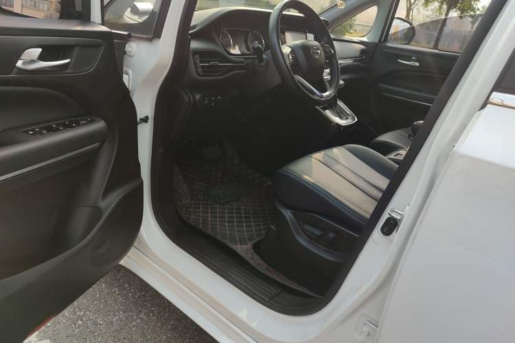 Used GAC Trumpchi M6 2021 270T DCT Luxury Edition (7-seater) Interior 3