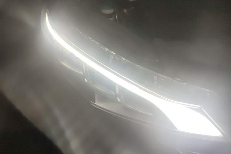 Used GAC Trumpchi M6 2021 PRO 270T Automatic Luxury Edition Right Front Headlight