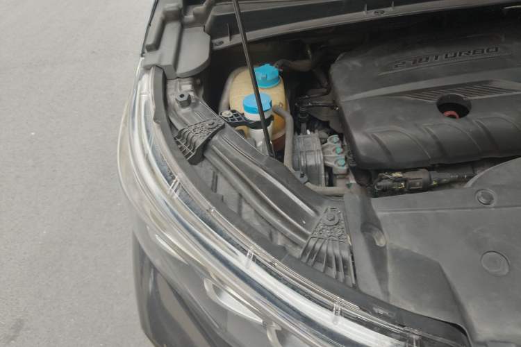 Used GAC Trumpchi M6 2021 PRO 270T DCT Luxury Edition Engine Bay Right