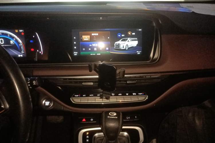 Used GAC Trumpchi M6 2021 PRO 270T DCT Luxury Edition Audio And AC Panel