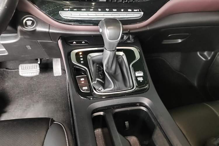 Used GAC Trumpchi M6 2021 270T DCT Elite Edition (7-seater) Gear Lever